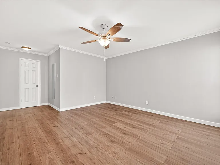 359 N Post Oak Ln #127 — Photo 20