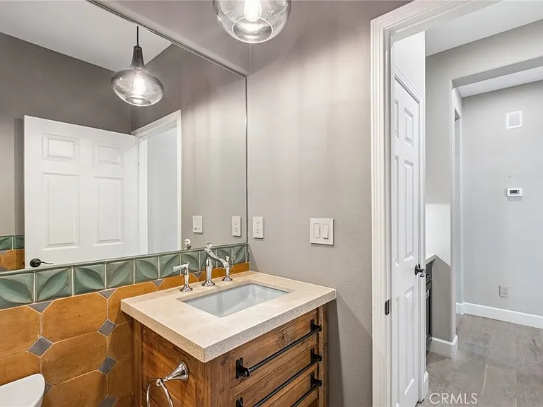 85 Passage — Photo 20