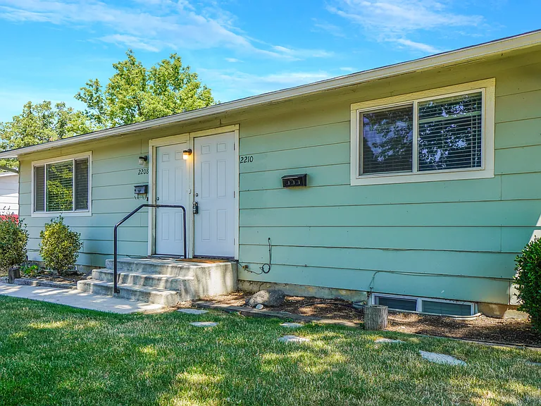 2210 S Owyhee St — Photo 4
