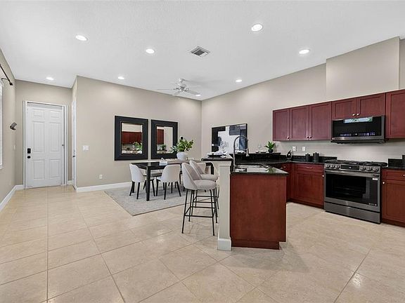 4th image of 447 13TH AVENUE N