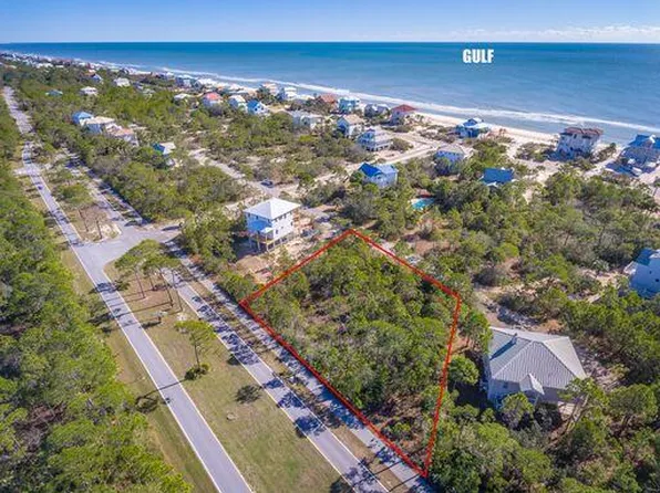 2048 Pelican Ct W, Eastpoint, FL 32328