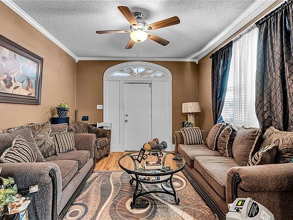 3rd image of 2526-28 Annette St