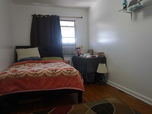 5th image of 4721 49th St