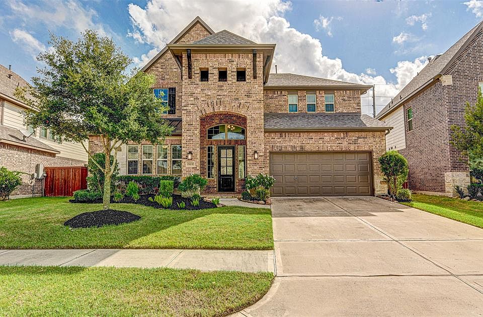 1st image of 25237 Forest Ledge Dr