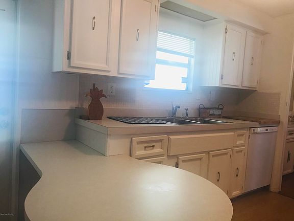 4th image of 748 Lark Dr #0