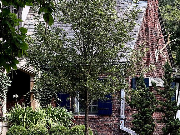 4th image of 670 Hoffman St