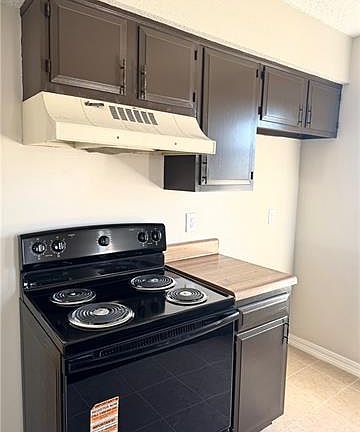 5th image of 906 Jeffrey Ct #D