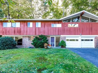 100 Sea Cove Rd, Northport, NY 11768