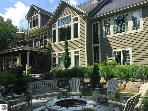 2nd image of 10274 E White Pine Ln