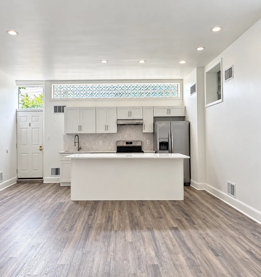 221 Poplar St — Photo 2