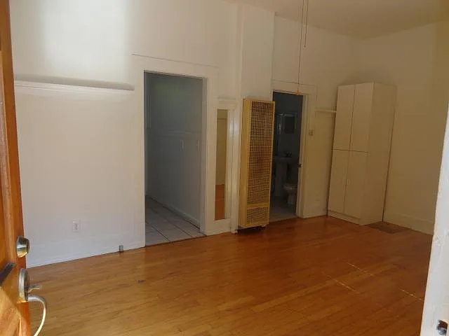 852 21st St — Photo 3
