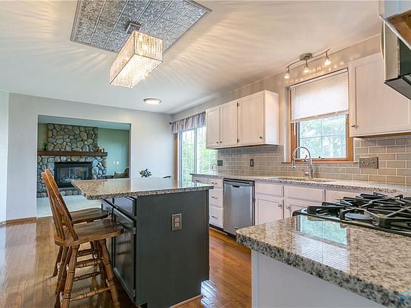 5th image of 10386 Scarlet Oak Dr