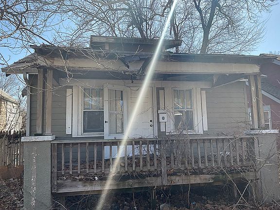 4th image of 4003 E 68th Ter