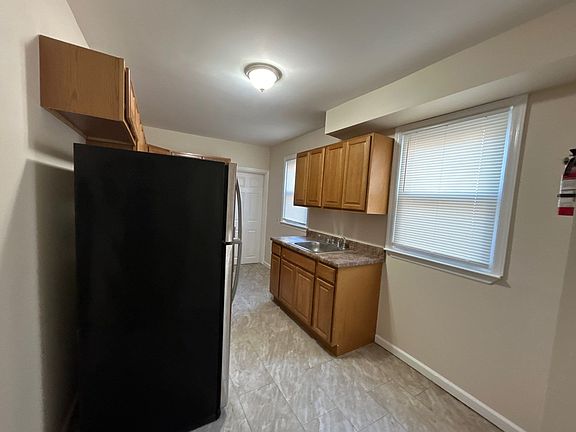 4th image of 162 Garfield Ave