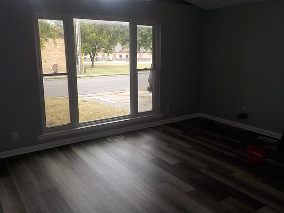 5th image of 1820 Elmdale Ave
