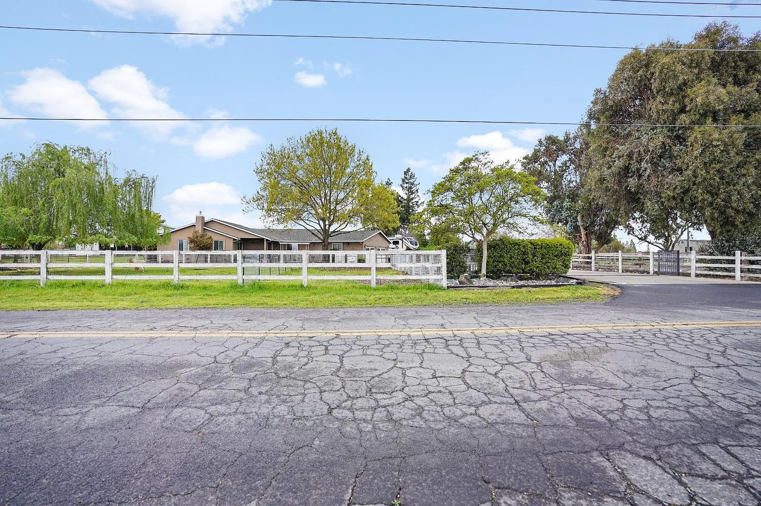 6649 Langworth Rd photo 1