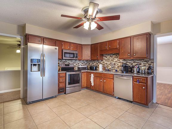 5th image of 702 Ashley Forest Dr