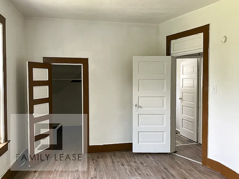 1613 N Edward St — Photo 14
