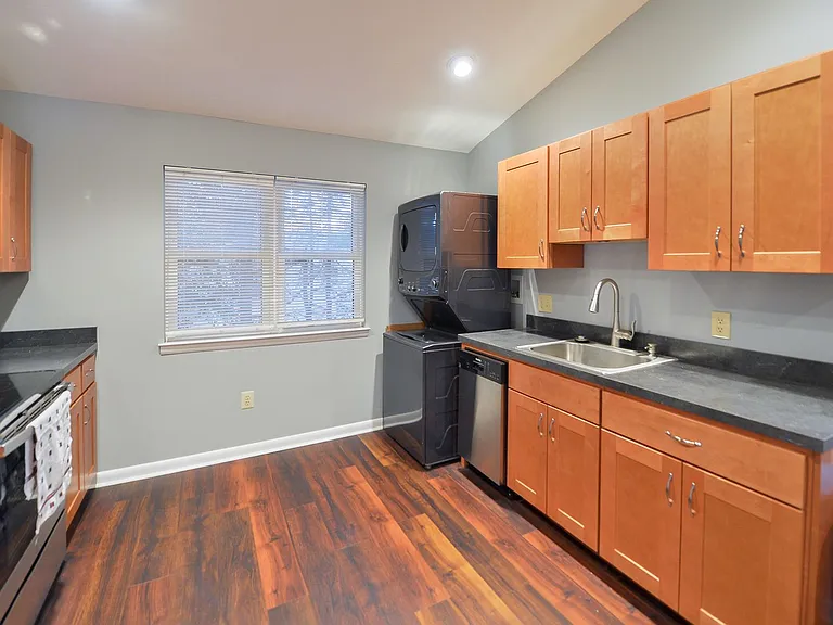 107 E Kings Hwy — Photo 12