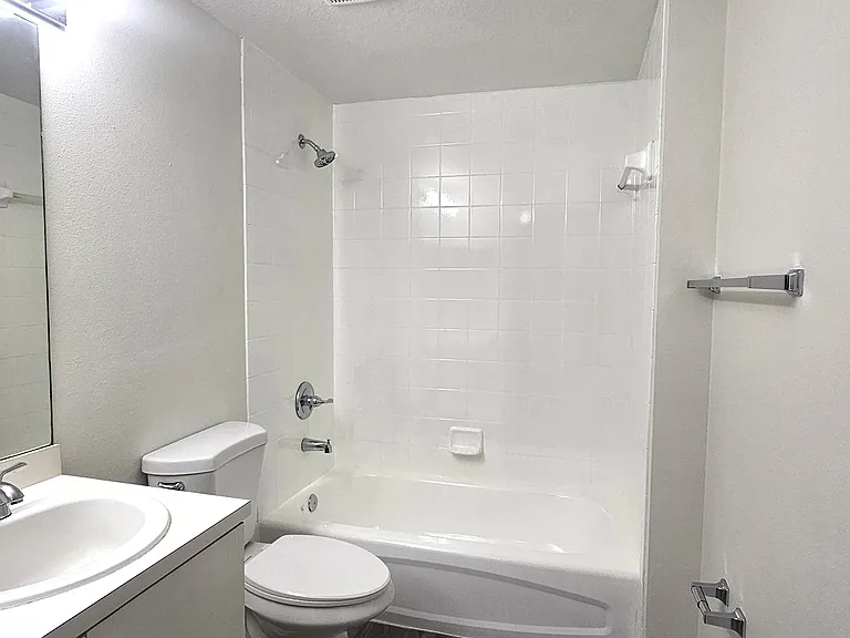 521 Villa Del Sol Cir #102 — Photo 6