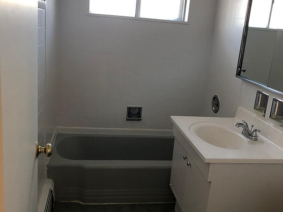 3rd image of 1948 Oak St APT 1W