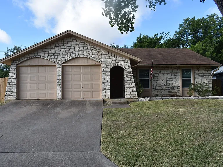1229 Preswick Cir — Photo 1
