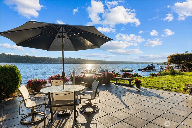 5th image of 2825 E Lake Sammamish Parkway NE