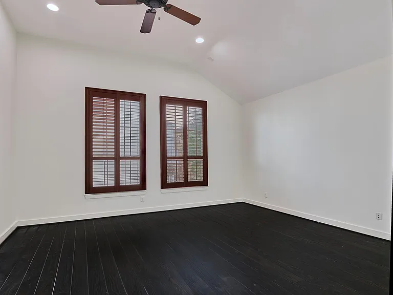 5516 Larkin St — Photo 10