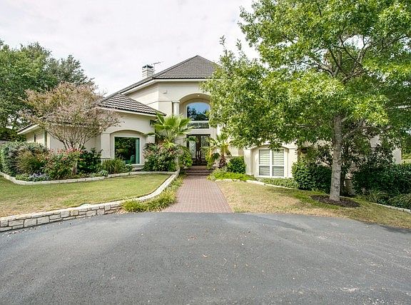 2nd image of 1300 Lady Amber Ln