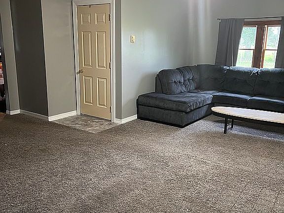 Living room/laundry room 