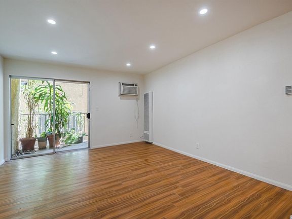 4th image of 365 Burchett St Unit 106
