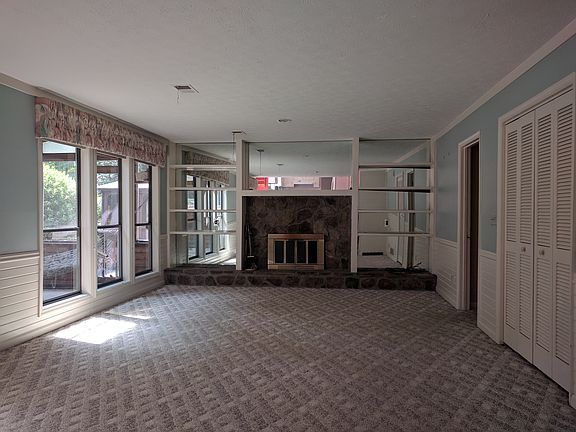 4th image of 4460 Chimney Springs Ct
