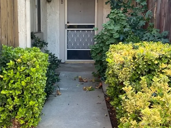 1349 Via Santiago APT B, Corona, CA 92882