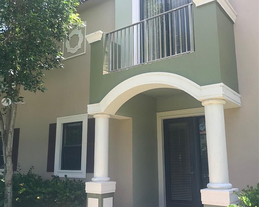 1st image of 785 NE 35th Ave #785
