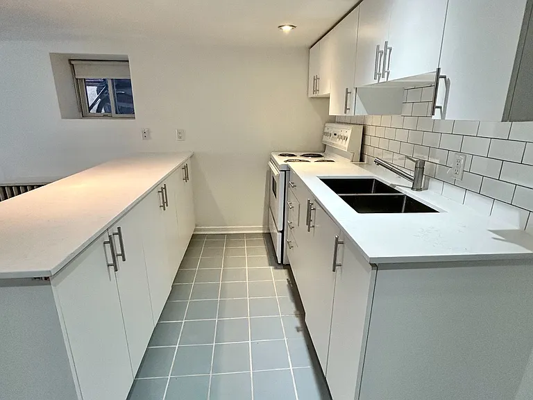 375 Palmerston Blvd #LOWER — Photo 6