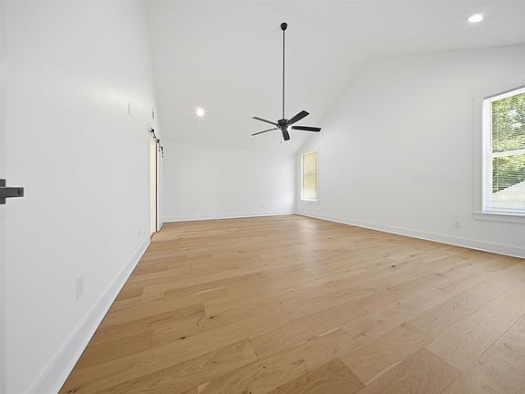 5th image of 1412 Nanterre St