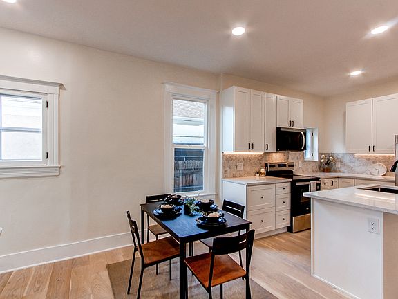 5th image of 139 W Dartmouth Ave