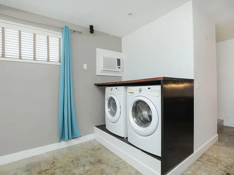 2215 Cleburne St — Photo 11