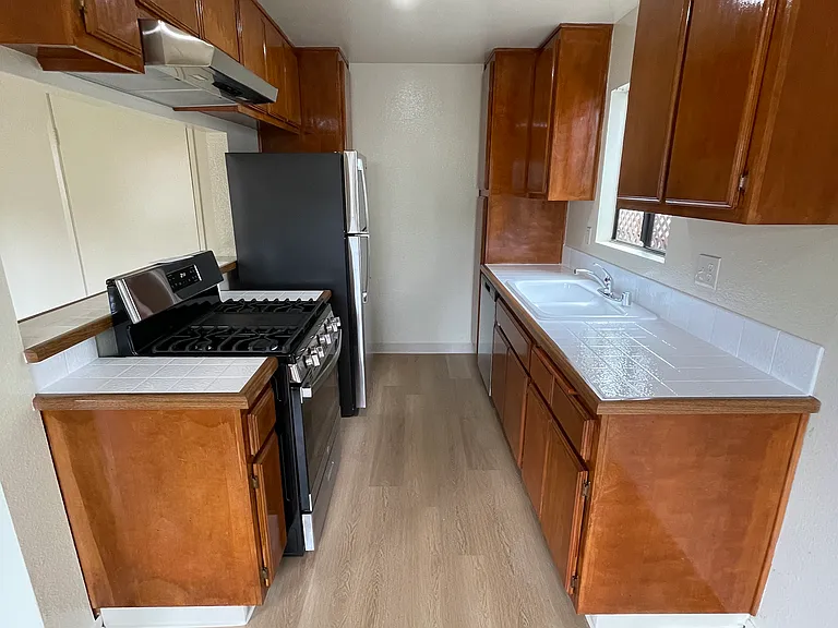 11913 Avon Way — Photo 6