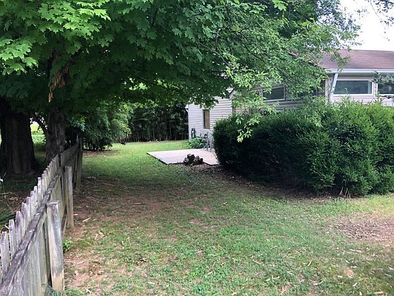 3rd image of 103 Knollwood Ct