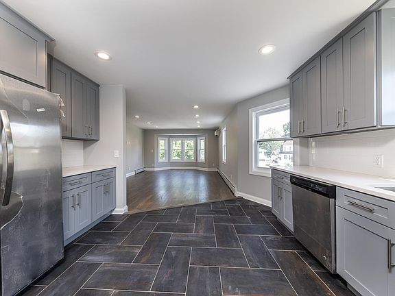 5th image of 57 Earle Ave Floor 2