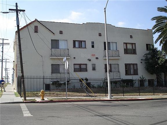 Delta Apartments - 825 Forest - Building side