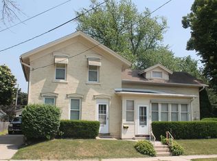 207 N 10th St, Watertown, WI 53094