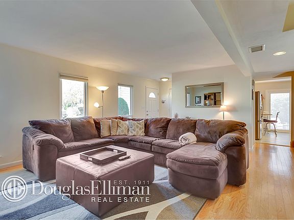 2nd image of 140 Aspen Dr E #140