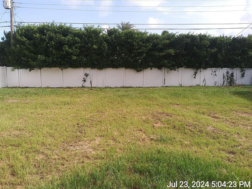 2nd image of 2700 SE 5th Court