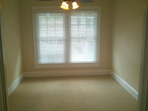 4th image of 242 10th Ave NE #A