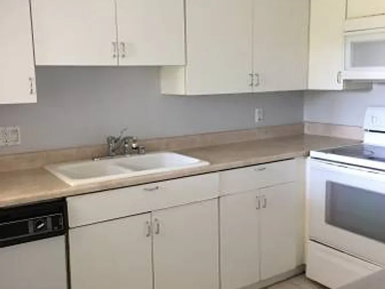5644 Yolanda Ave #4 — Photo 12