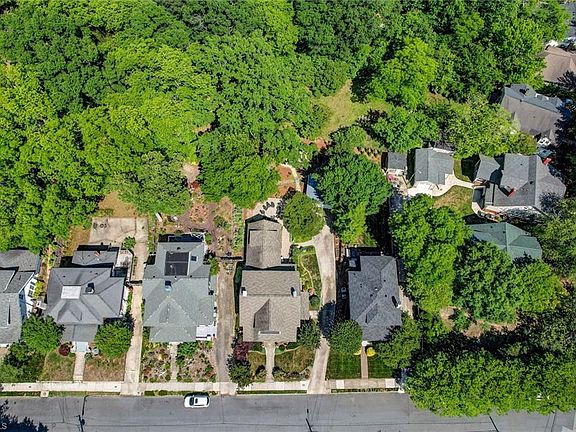 3rd image of 810 Olive St