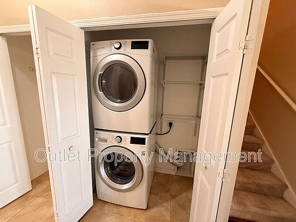 4th image of 1437 Dandelion Dr