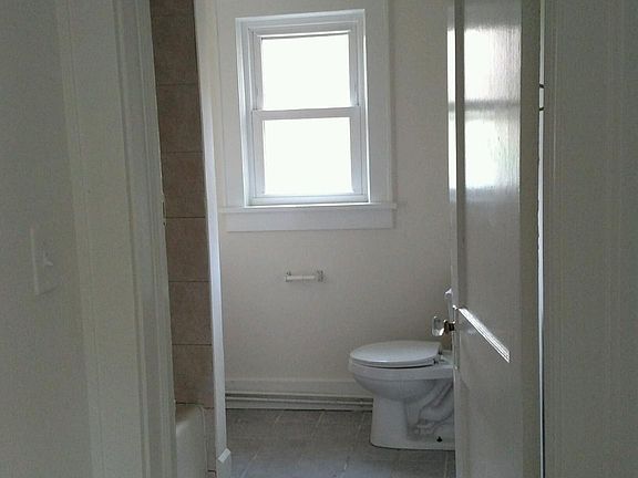 2nd image of 4 Avery Ln